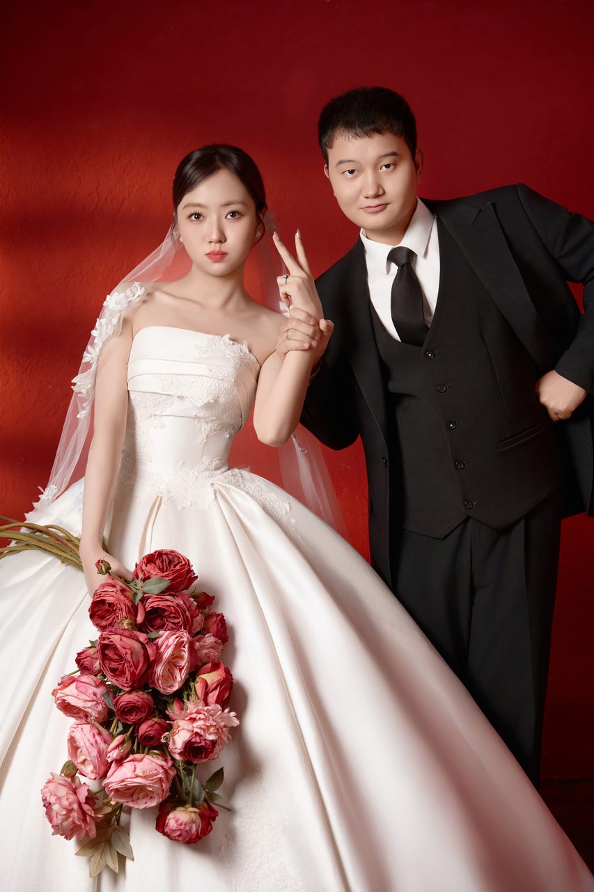 冯树强与敖巧玉的婚纱照